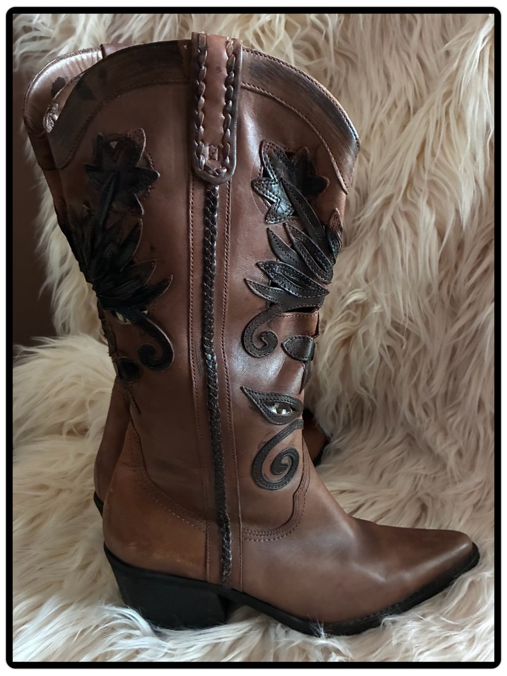 Carlos Santana, brown leather boots, with braiding & floral cutout accents. Sz8M
